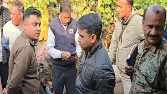 Police found a couple and their two-year-old son dead inside a rented out-house of a government quarter in Bokaro. (HT Photo)