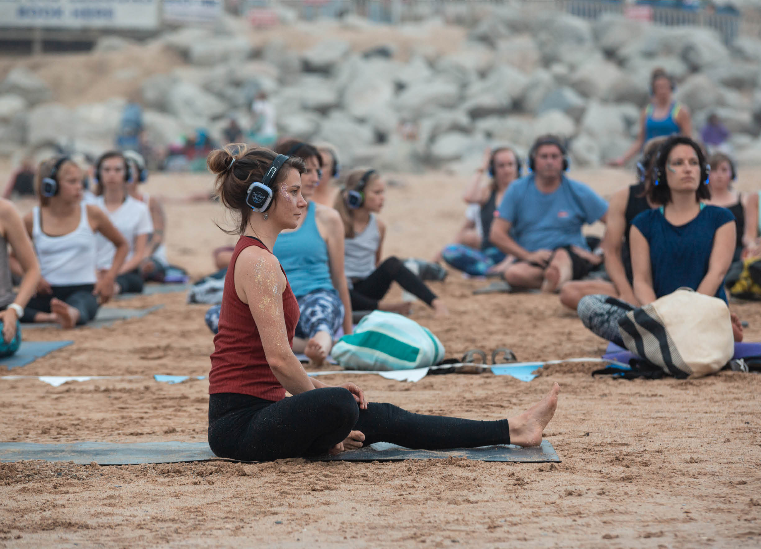 Yoga on the beach can be especially calming when it’s the silent version. (SHUTTERSTOCK) Yoga on the beach can be especially calming when it’s the silent version. (SHUTTERSTOCK)