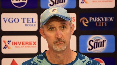 PCB-র বিরুদ্ধে বিস্ফোরক বাবরদের প্রাক্তন গুরু