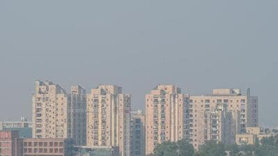 Residents alleged that it is unfeasible for housing societies to install smog guns. (Sunil Ghosh/HT) Residents alleged that it is unfeasible for housing societies to install smog guns. (Sunil Ghosh/HT)