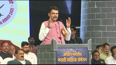 Senior author Vishwas Patil took charge as conference president, succeeding outgoing president Dr Tara Bhavalkar. (HT) Senior author Vishwas Patil took charge as conference president, succeeding outgoing president Dr Tara Bhavalkar. (HT)