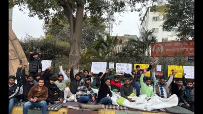 The protesting students are members of Bhagat SIngh Chhatra Sanghthan, DR Ambedkar Missionaries Vidhyarthi Association, National Students Organisation (NSO), SFI and others. (HT Photo) The protesting students are members of Bhagat SIngh Chhatra Sanghthan, DR Ambedkar Missionaries Vidhyarthi Association, National Students Organisation (NSO), SFI and others. (HT Photo)