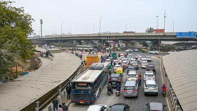 With the upcoming road, vehicles would move from Sohna road to Delhi Jaipur highway without waiting at the signal. (Parveen Kumar/HT Photo) With the upcoming road, vehicles would move from Sohna road to Delhi Jaipur highway without waiting at the signal. (Parveen Kumar/HT Photo)