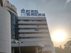 Pune joint charity commissioner holds Deenanath Mangeshkar Hospital responsible for failing to provide emergency medical care and transportation facilities to pregnant woman who later died. (HT FILE) Pune joint charity commissioner holds Deenanath Mangeshkar Hospital responsible for failing to provide emergency medical care and transportation facilities to pregnant woman who later died. (HT FILE)
