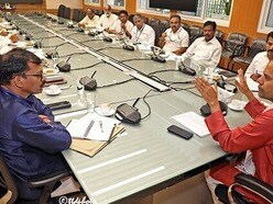 టీటీడీ ఈవో సమీక్ష