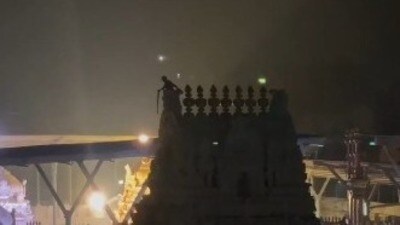 శ్రీ గోవిందరాజస్వామి ఆలయంలో మందుబాబు వీరంగం..! శ్రీ గోవిందరాజస్వామి ఆలయంలో మందుబాబు వీరంగం..!