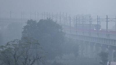 The India Meteorological Department (IMD) has also issued a yellow alert for Sunday, warning people of a possible moderate to dense fog in multiple parts of the city. (RAJ K RAJ /HT PHOTO) The India Meteorological Department (IMD) has also issued a yellow alert for Sunday, warning people of a possible moderate to dense fog in multiple parts of the city. (RAJ K RAJ /HT PHOTO)