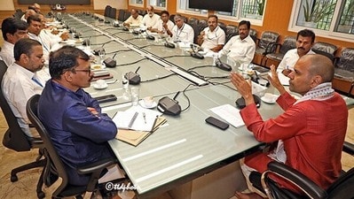 టీటీడీ ఈవో సమీక్ష టీటీడీ ఈవో సమీక్ష