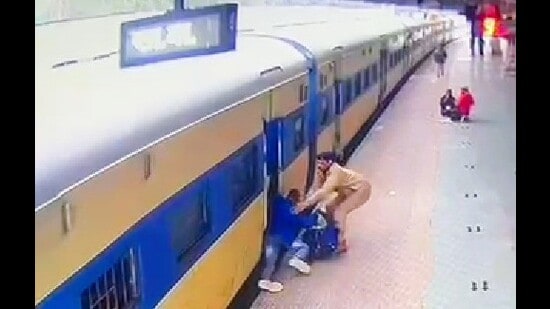 A CCTV video grab capturing the incident at Prayagraj Junction (Sourced)