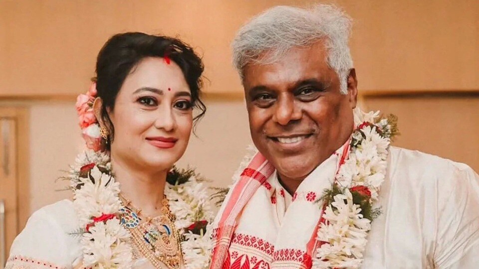 স্ত্রীকে নিয়ে দুর্ঘটনার কবলে আশীষ বিদ্যার্থী