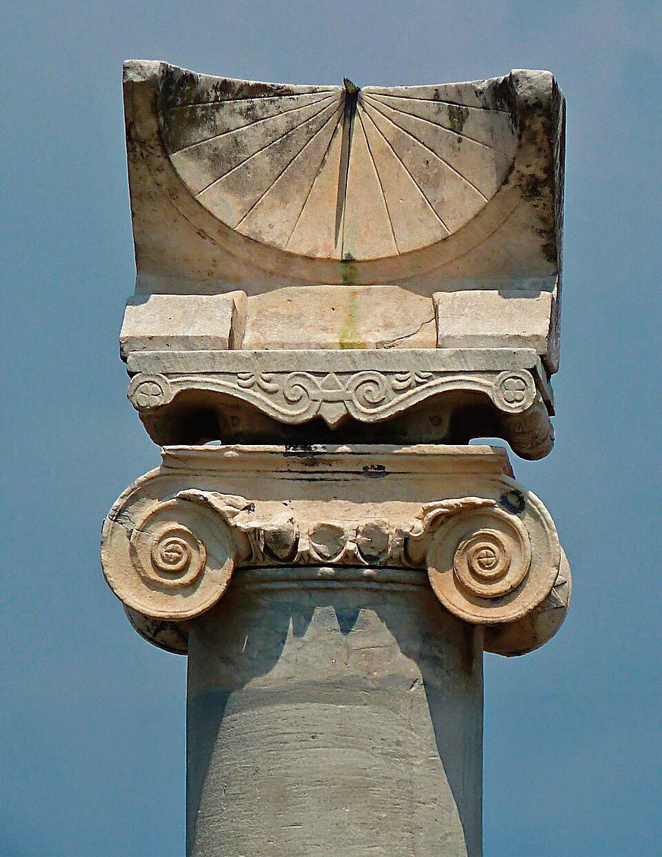 The sundial at the Temple of Apollo in Pompeii. (Wikimedia Commons) The sundial at the Temple of Apollo in Pompeii. (Wikimedia Commons)