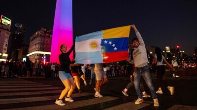 Venezuelans living in Argentina celebrate in front of the Obelisk illuminated with the colors of the Venezuelan flag in Buenos Aires on January 3, 2026, after US forces captured Venezuelan leader Nicolas Maduro. (Photo by TOMAS CUESTA / AFP) (AFP) Venezuelans living in Argentina celebrate in front of the Obelisk illuminated with the colors of the Venezuelan flag in Buenos Aires on January 3, 2026, after US forces captured Venezuelan leader Nicolas Maduro. (Photo by TOMAS CUESTA / AFP) (AFP)