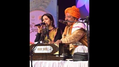 Artists performing on inaugural day of Kala Sangam cultural programme on Sunday in the Magh Mela-2026 area in Prayagraj (HT PHOTO) Artists performing on inaugural day of Kala Sangam cultural programme on Sunday in the Magh Mela-2026 area in Prayagraj (HT PHOTO)