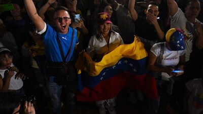 Venezuelans living in Colombia celebrate in Cucuta, Colombia, on January 3, 2026, after US forces captured Venezuelan leader Nicolas Maduro. (Photo by Raul ARBOLEDA / AFP) (AFP) Venezuelans living in Colombia celebrate in Cucuta, Colombia, on January 3, 2026, after US forces captured Venezuelan leader Nicolas Maduro. (Photo by Raul ARBOLEDA / AFP) (AFP)
