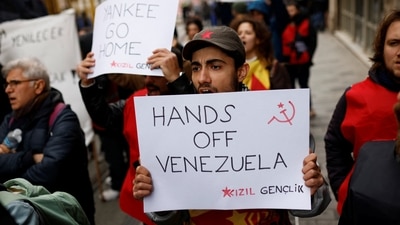 People take part in a protest, a day after U.S. President Donald Trump said the U.S. has struck Venezuela and captured its President Nicolas Maduro and his wife Cilia Flores, in central Istanbul, Turkey, January 4, 2026.&nbsp; (REUTERS/Kemal Aslan)
