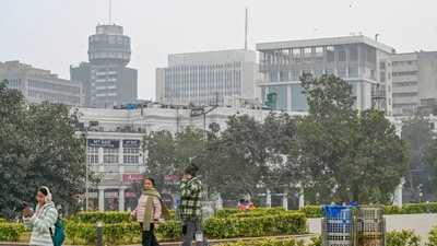 New Delhi, India - Jan. 4, 2026: People are seen on a cold and foggy afternoon at Central Park, Connaught Place, as temperatures drop, in New Delhi, India, on Sunday, January 4, 2026. (Sanjeev Verma/ HT photos)
