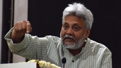 Water conservationist Rajendra Singh during a regional conference on environment at Punjab University on Sunday. (Sikander Singh Chopra/HT)