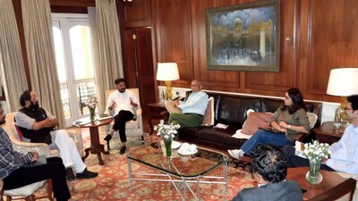 న్యాయవాది అభిషేక్ మను సింఘ్వీతో సీఎం రేవంత్ రెడ్డి భేటీ