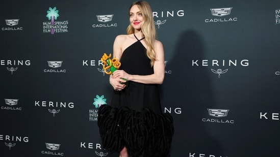 Amanda Seyfried is pictured with the Desert Palm Achievement Award. REUTERS/Mario Anzuoni(REUTERS)