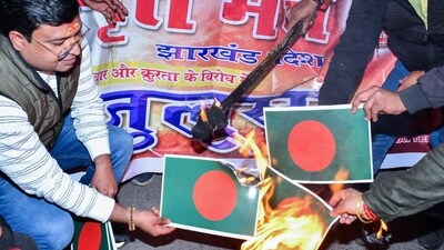 Ranchi: Hindu Jagriti Manch members during a Mashal rally against the atrocities on Hindus in Bangladesh (ANI)