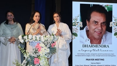 Hema Malini and daughters Esha and Ahana Deol at Dharmendra's prayer meet. (Photos: Manoj Verma/ HT)