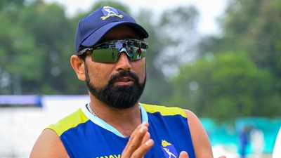 SIR শুনানিতে ডাক পড়ল তারকা ক্রিকেটারের (PTI) SIR শুনানিতে ডাক পড়ল তারকা ক্রিকেটারের (PTI)