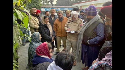 Police speaking to victim’s kin in Ludhiana on Monday. (HT Photo) Police speaking to victim’s kin in Ludhiana on Monday. (HT Photo)