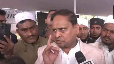 তৃণমূল কর্মীদের বিক্ষোভের মুখে হুমায়ুন তৃণমূল কর্মীদের বিক্ষোভের মুখে হুমায়ুন