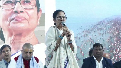 ভোটার তালিকায় বিশেষ নিবিড় সমীক্ষার (এসআইআর) শুনানি প্রক্রিয়া নিয়ে মুখ খুললেন পশ্চিমবঙ্গের মুখ্যমন্ত্রী মমতা বন্দ্যোপাধ্যায়।