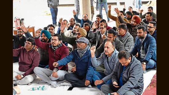Bank employees holding an agitation in Sector 17, Chandigarh, on Monday. (Keshav Singh/HT)