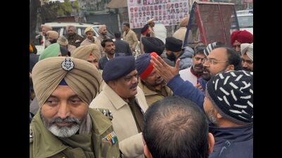 Congress MLA from Adampur Sukhwinder Singh Kotli engaged in heated arguments with local police over the construction of a bio-CNG plant at the cooperative sugar mill in Jalandhar’s Bhogpur on Tuesday. (HT Photo)