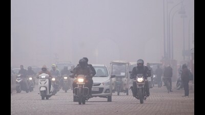Mercury fell to 7 degrees in Lucknow on Tuesday (Mushtaq Ali/HT) Mercury fell to 7 degrees in Lucknow on Tuesday (Mushtaq Ali/HT)