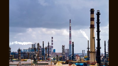 The US Energy Information Administration (EIA) forecast a fall in oil prices to $55 a barrel in 2026. (Bloomberg) The US Energy Information Administration (EIA) forecast a fall in oil prices to $55 a barrel in 2026. (Bloomberg)