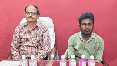 ఏసీబీకి చిక్కిన యార్లగడ్డ శ్రీనివాసరావు ఏసీబీకి చిక్కిన యార్లగడ్డ శ్రీనివాసరావు