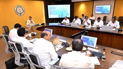 14వ ఎస్ఐపీబీ సమావేశంలో సీఎం చంద్రబాబు 14వ ఎస్ఐపీబీ సమావేశంలో సీఎం చంద్రబాబు