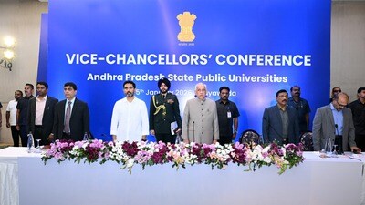 రాష్ట్ర గవర్నర్ అబ్దుల్ నజీర్తో లోకేశ్ రాష్ట్ర గవర్నర్ అబ్దుల్ నజీర్తో లోకేశ్