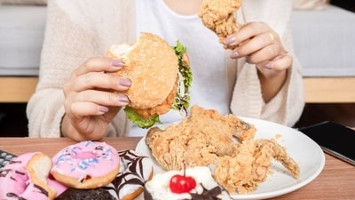 The right amount of food will nourish your body, but consuming more than that will burden your stomach and weaken your digestive health. (Shutterstock) The right amount of food will nourish your body, but consuming more than that will burden your stomach and weaken your digestive health. (Shutterstock)