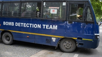 Following the alert, police teams, the Bomb Detection and Disposal Squad, and a dog squad searched the building. (Hindustan Times File Photo for representation) Following the alert, police teams, the Bomb Detection and Disposal Squad, and a dog squad searched the building. (Hindustan Times File Photo for representation)