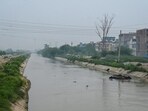 The Delhi government will build a 20-km elevated road along the Munak Canal. (HT Archive)