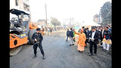 CM Yogi Adityanath inspected the Gorakhpur to Pipraich four-lane road and directed officials to demolish the old bridge at Godhiya Nala in Gorakhpur on Wednesday (HT Photo) CM Yogi Adityanath inspected the Gorakhpur to Pipraich four-lane road and directed officials to demolish the old bridge at Godhiya Nala in Gorakhpur on Wednesday (HT Photo)