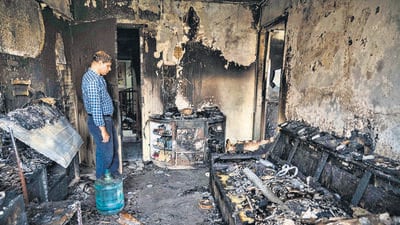 Fire broken out at Kherwadi, Prajakta building in Bandra East on Wednesday. (Satish Bate/ Hindustan Times) Fire broken out at Kherwadi, Prajakta building in Bandra East on Wednesday. (Satish Bate/ Hindustan Times)