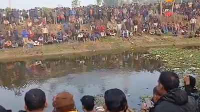 బంగ్లాదేశ్లో ఆగని హింస: మూకదాడి నుంచి తప్పించుకునే క్రమంలో నీట మునిగి మృతి (X/@Shashank_ssj) బంగ్లాదేశ్లో ఆగని హింస: మూకదాడి నుంచి తప్పించుకునే క్రమంలో నీట మునిగి మృతి (X/@Shashank_ssj)