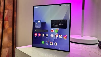 Samsung Galaxy Z Fold 7 has a minimal crease, but it is still visible. (Debashis Sarkar) Samsung Galaxy Z Fold 7 has a minimal crease, but it is still visible. (Debashis Sarkar)