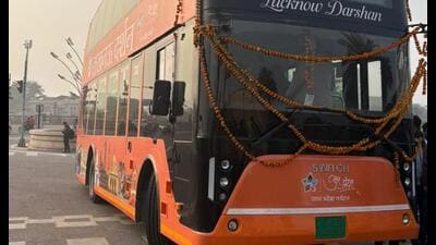 Starting from 1090 Chauraha, the e-bus made its first stop at UP Darshan Park, where an onboard guide briefed tourists about the exhibits. (Sourced)