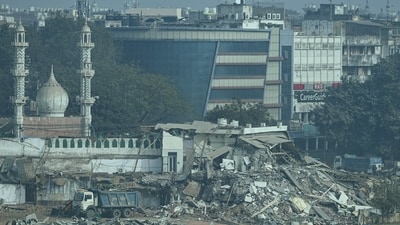An anti-encroachment drive near the Faiz-e-Elahi mosque in Delhi's Ramlila Maidan turned violent early on Wednesday after stone-pelting during the demolition. (Sanchit Khanna/HT Photo) An anti-encroachment drive near the Faiz-e-Elahi mosque in Delhi's Ramlila Maidan turned violent early on Wednesday after stone-pelting during the demolition. (Sanchit Khanna/HT Photo)