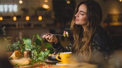 Chewing too fast can lead to gas, bloating, or cramping, according to Dr Rajan. (Unsplash) Chewing too fast can lead to gas, bloating, or cramping, according to Dr Rajan. (Unsplash)