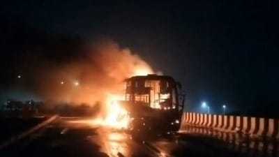 కొవ్వూరు హైవేపై బస్సు దగ్ధం