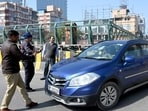 The traffic police also issued over 270,000 challans for no-parking violations, about 119,000 for red-light jumping, and over 99,000 for speeding, among others in the last year. (HT Archive)