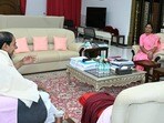 కేసీఆర్ నివాసానికి మహిళా మంత్రులు