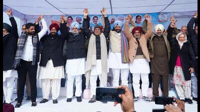 Congress leaders during the rally in Gurdaspur on Thursday. (HT Photo) Congress leaders during the rally in Gurdaspur on Thursday. (HT Photo)